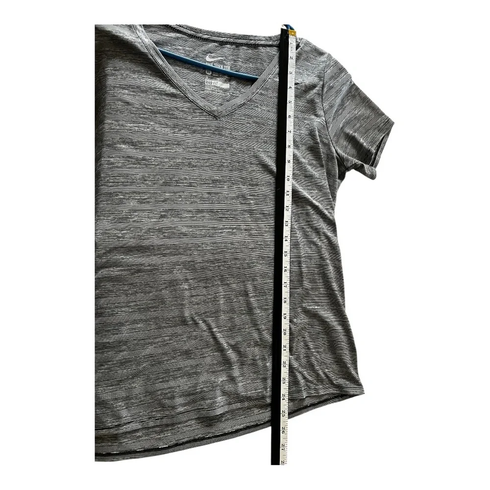 Nike Dri Fit Women's Gray V-Neck Top Size‎ XL